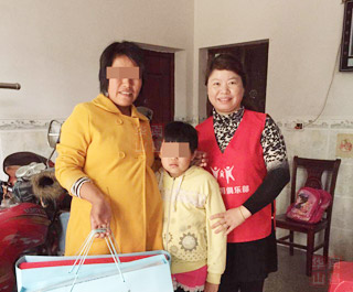 华儿山妈妈与喻宝珍主任